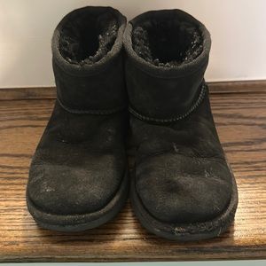 Kids black Uggs